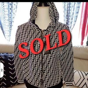 GORGEOUS HOODIE SWEATER SIZE MEDIUM TO XLARGE